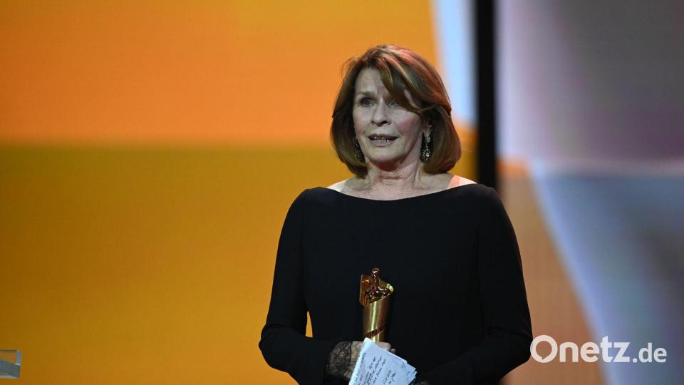 2021 erhielt Senta Berger den Ehrenpreis des Deutschen Filmpreises - nun ist sie als beste Hauptdarstellerin nominiert. (Archivbild) Bild: Soeren Stache/dpa