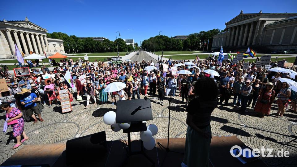 Auch in München beteiligten sich Menschen am Aktionstag für ein AfD-Verbot. Bild: Felix Hörhager/dpa