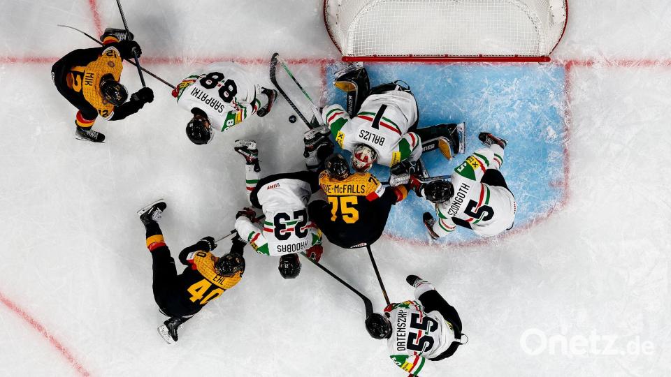 Der deutschen Eishockey-Nationalmannschaft gelang gegen Ungarn der erste WM-Erfolg in der Schweiz. Bild: Claudio Thoma/KEYSTONE/dpa