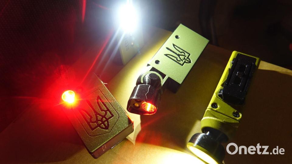 Freiwillige aus Deutschland haben Taschenlampen für ukrainische Einsatzkräfte entwickelt. Bild: Friedemann Kohler/dpa