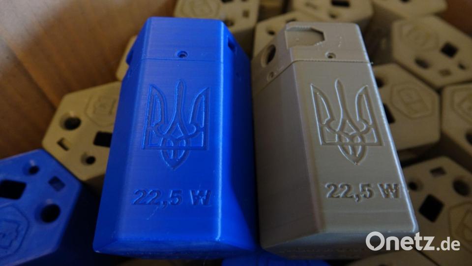 Plastikrohstoff aus der Ukraine, Druck in Deutschland: Gehäuse für Powerbanks. Bild: Friedemann Kohler/dpa