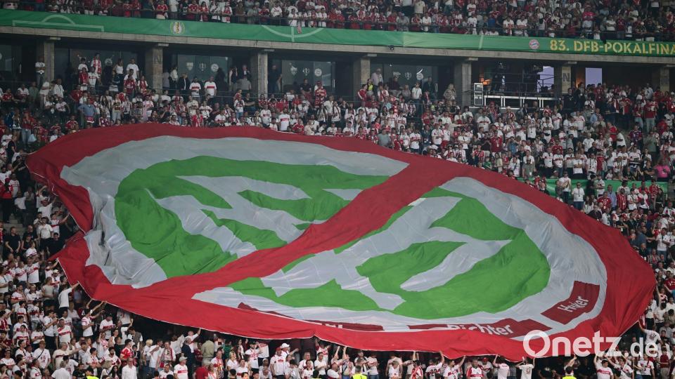 Fans protestieren beim Pokalfinale gegen den DFB. Bild: Sebastian Gollnow/dpa