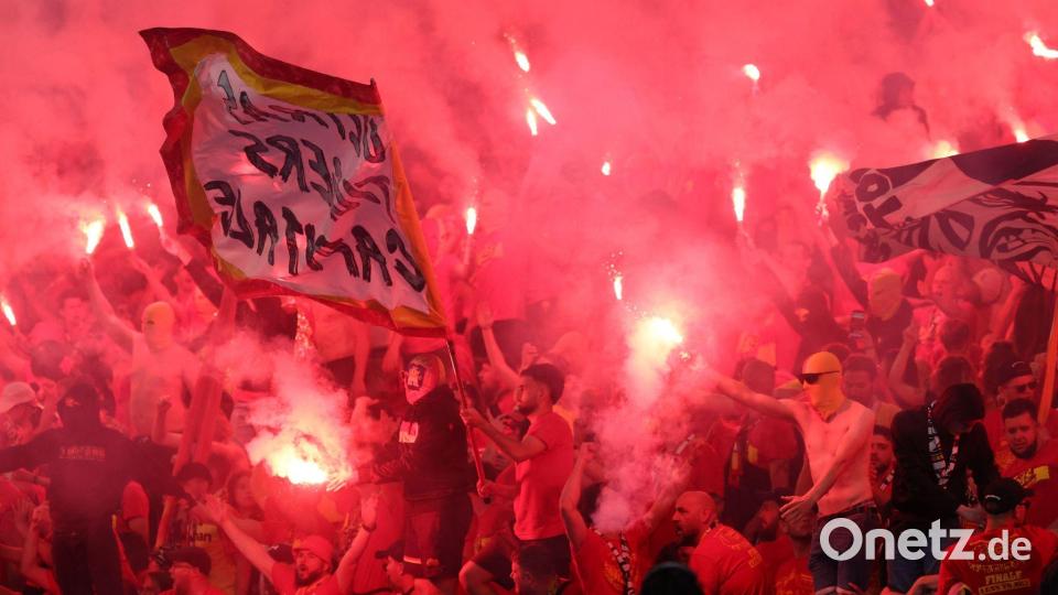 Beim französischen Pokalfinale zündeten die Fans reichlich Pyrotechnik. Bild: Franck Fife/AFP/dpa
