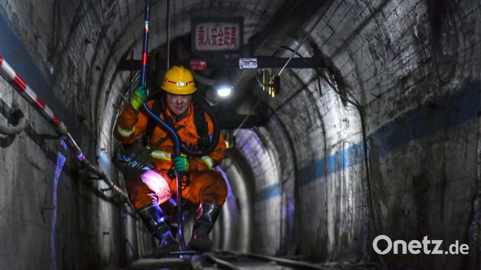 Die Rettungsarbeiten im Zuge von Chinas verheerendstem Minenunglück seit über 16 Jahren sind nach wie vor im Gange. Bild: Cao Yang/XinHua/dpa