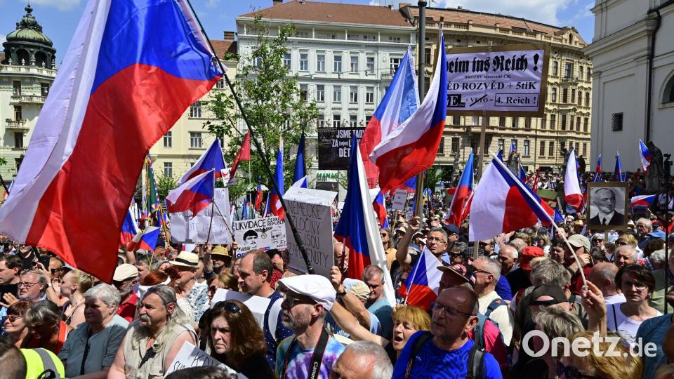Der Protestmarsch gegen den Sudetendeutschen Tag in Brno (Brünn). Bild: Šálek Václav/CTK/dpa