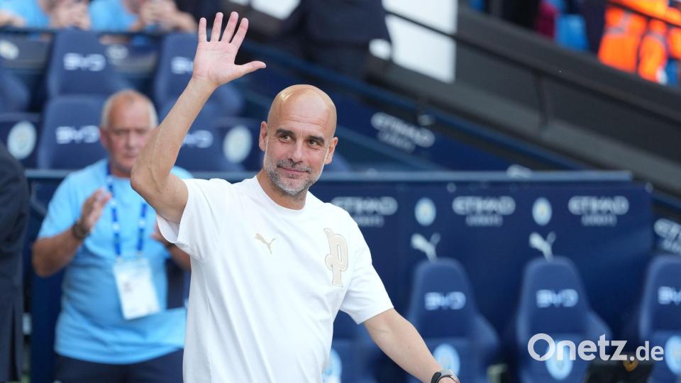 Pep Guardiola. Trainer von Manchester City, winkt den Fans nach seinem letzten Spiel als City-Trainer. Bild: Alastair Grant/AP/dpa