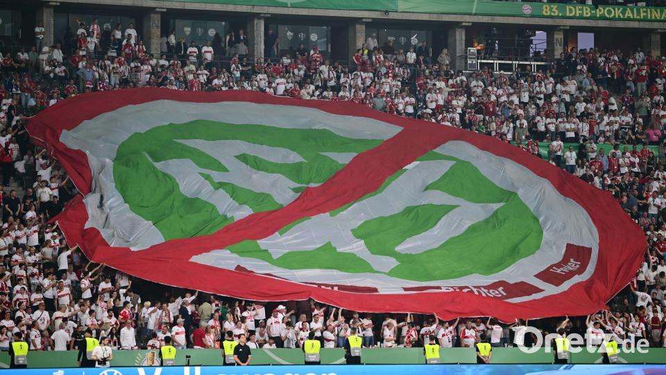 Fans protestieren beim Pokalfinale gegen den DFB. Bild: Sebastian Gollnow/dpa