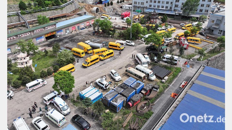 Am Unglücksort haben laut Angaben der Lokalregierung chaotische Zustände geherrscht, sodass fälschlicherweise zunächst 90 Tote gemeldet wurden. Bild: Cao Yang/XinHua/dpa
