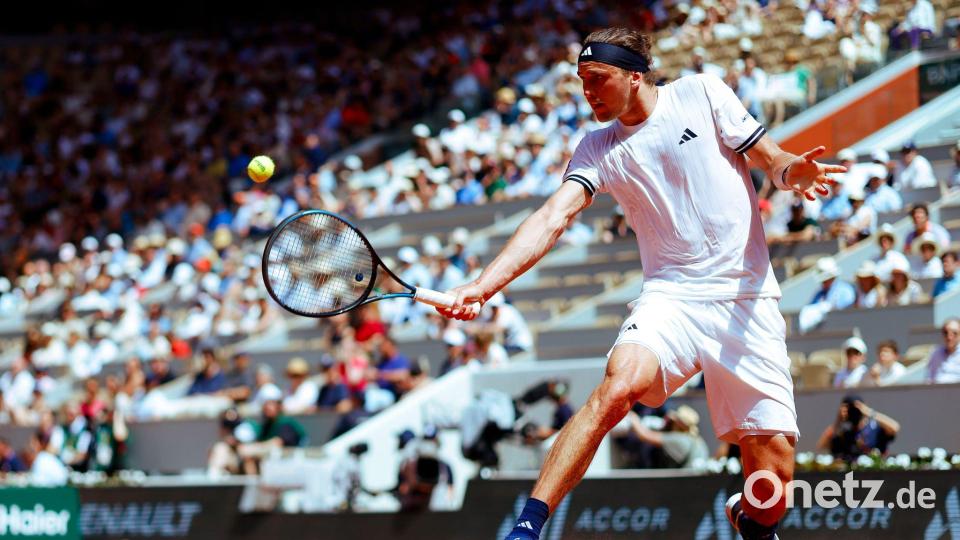 Alexander Zverev spielte zum Start der French Open auf dem Hauptplatz in Roland Garros. Bild: Frank Molter/dpa