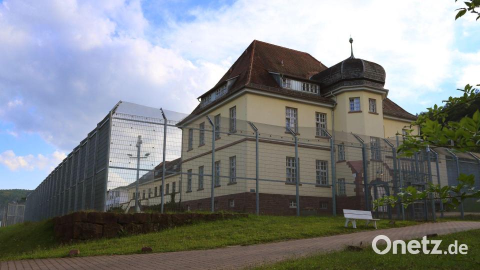 Lockerungsmaßnahmen gehören im Maßregelvollzug zur Therapie. (Archivbild) Bild: picture alliance / dpa