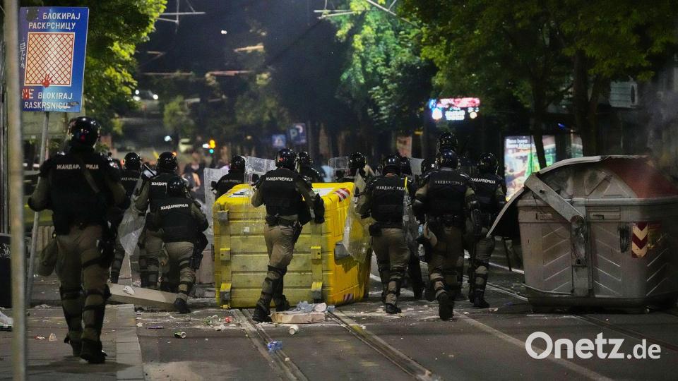 Am Rande der Kundgebung kam es zu Ausschreitungen. Bild: Darko Vojinovic/AP/dpa