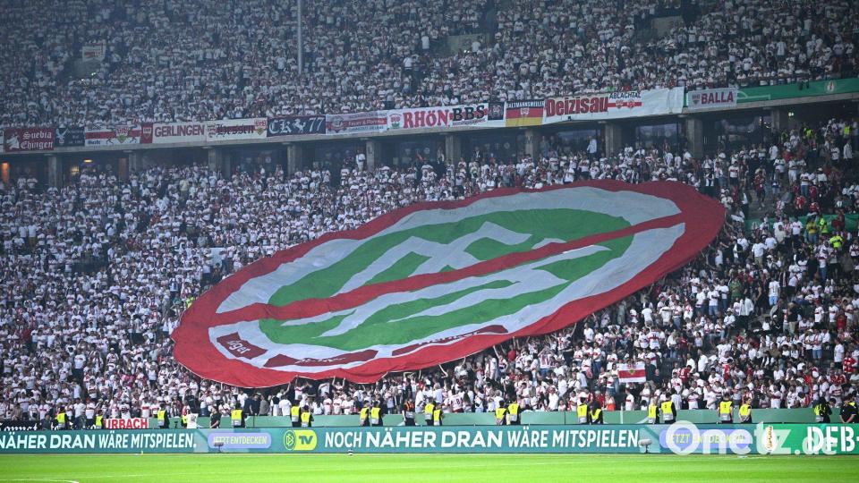 Auf den Rängen im Berliner Olympiastadion protestieren Fans gegen den DFB. Bild: Tom Weller/dpa