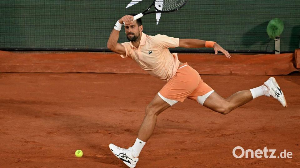 Novak Djokovic gewinnt in der ersten Runde der French Open. Bild: Emma Da Silva/AP/dpa