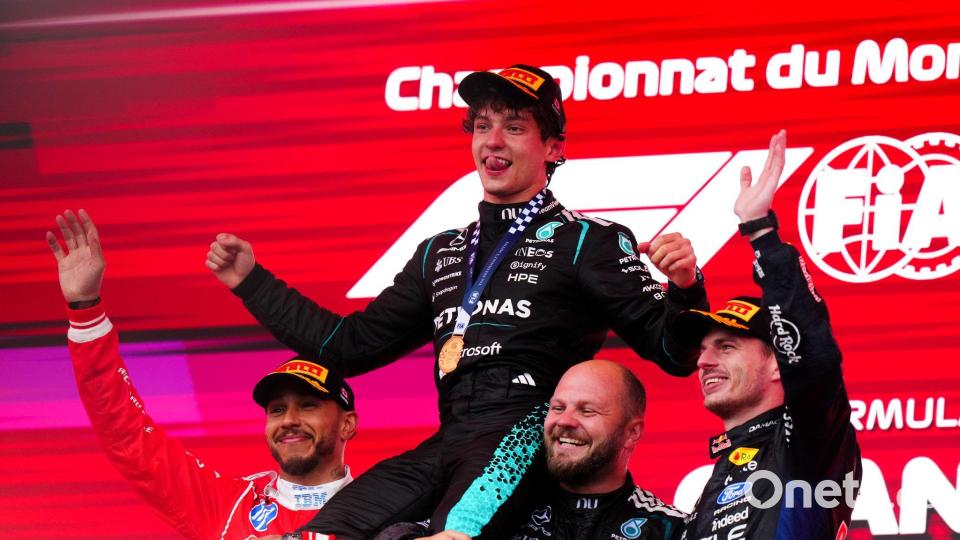 Antonelli lässt sich auch von zwei Formel-1-Stars feiern. Bild: Bradley Collyer/PA Wire/dpa