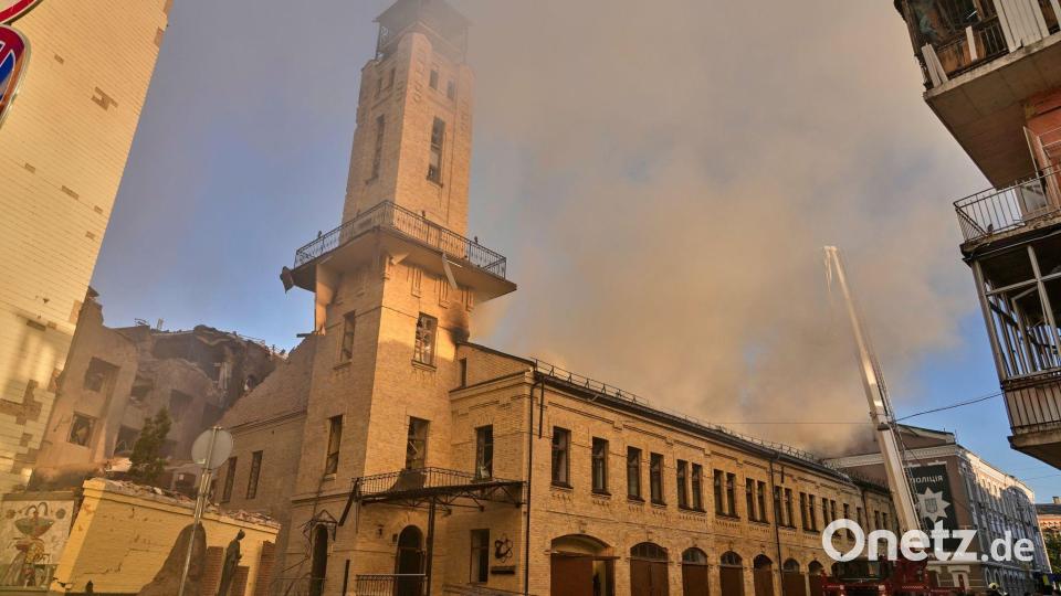 Russland griff laut Militärverwalter Tymur Tkatschenko erstmals gezielt historische Architektur und Gedenkstätten an. Bild: Efrem Lukatsky/AP/dpa