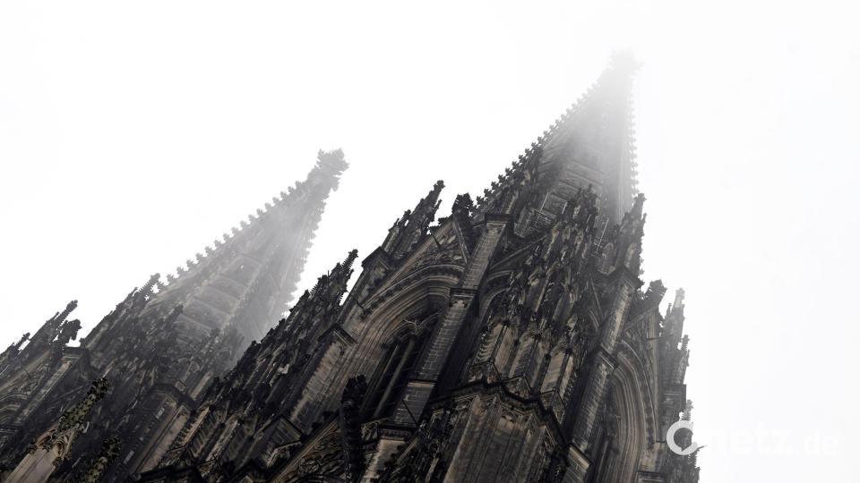 Die Türme sind fast exakt gleich groß. (Archivbild) Bild: Roberto Pfeil/dpa