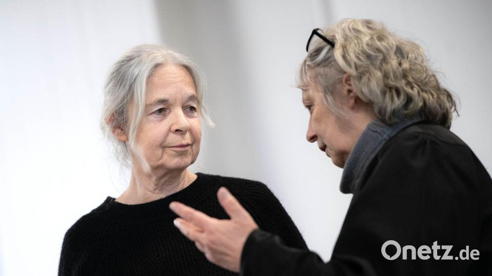 Klette und ihre Anwältin wirkten vertraut miteinander. (Archivbild) Bild: Sina Schuldt/dpa