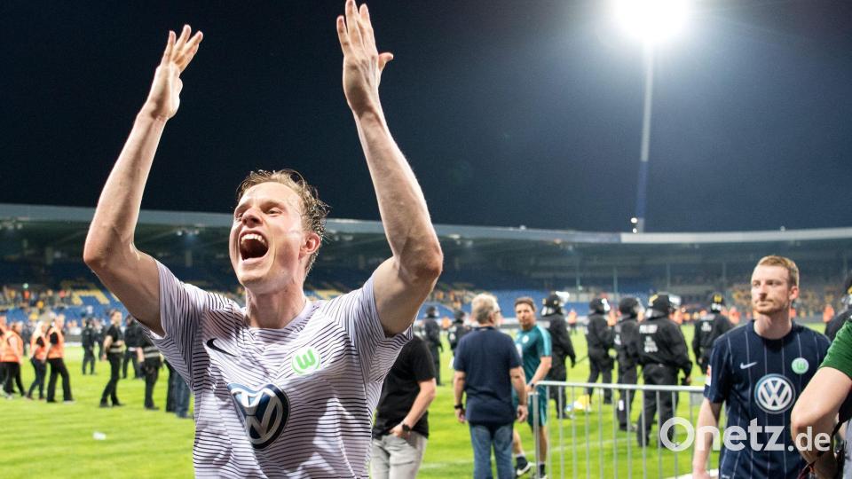 Wolfsburger Jubel nach der Relegation in Braunschweig. Bild: Julian Stratenschulte/dpa