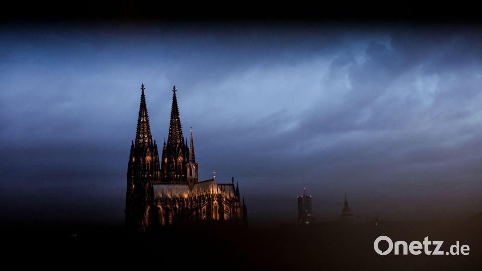 Der Dom sieht auch im Dunkeln eindrucksvoll aus. (Archivbild) Bild: Oliver Berg/dpa
