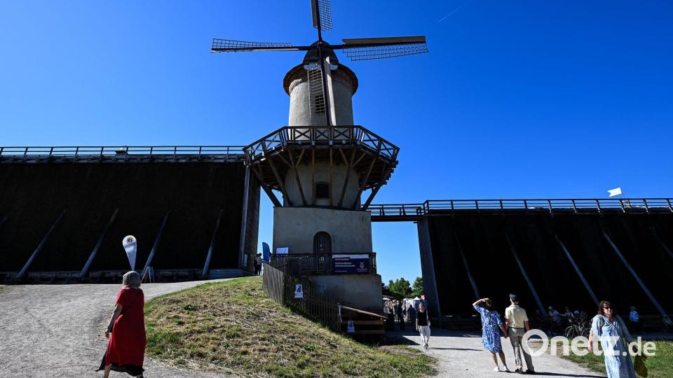 Deutscher Mühlentag in Bad Nauheim: Windmühlenturm „An der langen Wand“ zieht Besucher am Pfingstmontag an Bild: Florian Wiegand/dpa