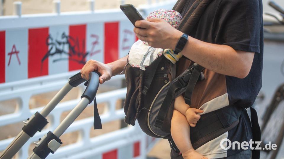 Ursprünglich wollte die Koalition beim Elterngeld sogar noch etwas drauflegen. (Symbolbild) Bild: Fernando Gutierrez-Juarez/dpa