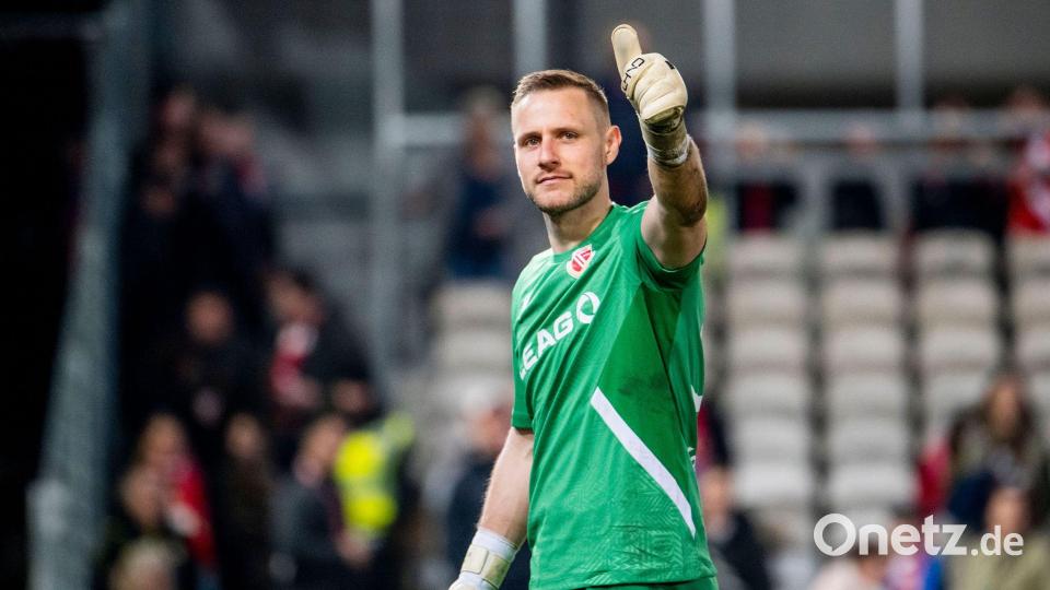 Daumen hoch zum Wechsel: Marius Funk kehrt nach Stuttgart zurück. (Archivbild) Bild: Julius Frick/dpa