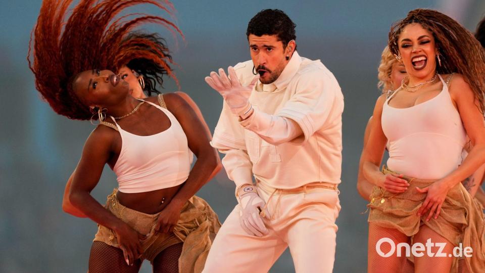 Bad Bunny tourt jetzt durch Europa. (Archivbild) Bild: Morry Gash/AP/dpa