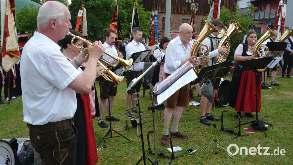 Die Stadtkapelle Mitterteich umrahmte den Festgottesdienst. Bild: jr