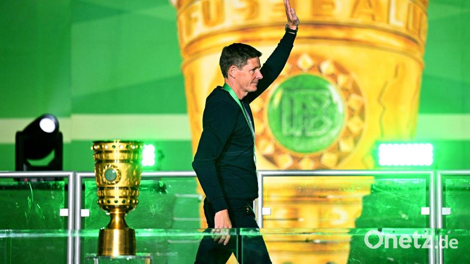 Im DFB-Pokalfinale unterlag Oliver Glasner 2023 mit Eintracht Frankfurt gegen Leipzig, ein Jahr zuvor gewann er mit der Eintracht die Europa League. (Archivbild) Bild: Tom Weller/dpa