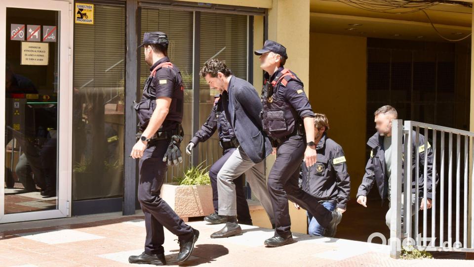Der unter Mordverdacht an seinem Vater, dem Mango-Gründer Isak Andic, stehende Jonathan Andic, lässt seine Arbeit in der Führung des Modekonzerns vorübergehend ruhen, um sich auf seine Verteidigung zu konzentrieren. Bild: David Oller/Europa Press/dpa