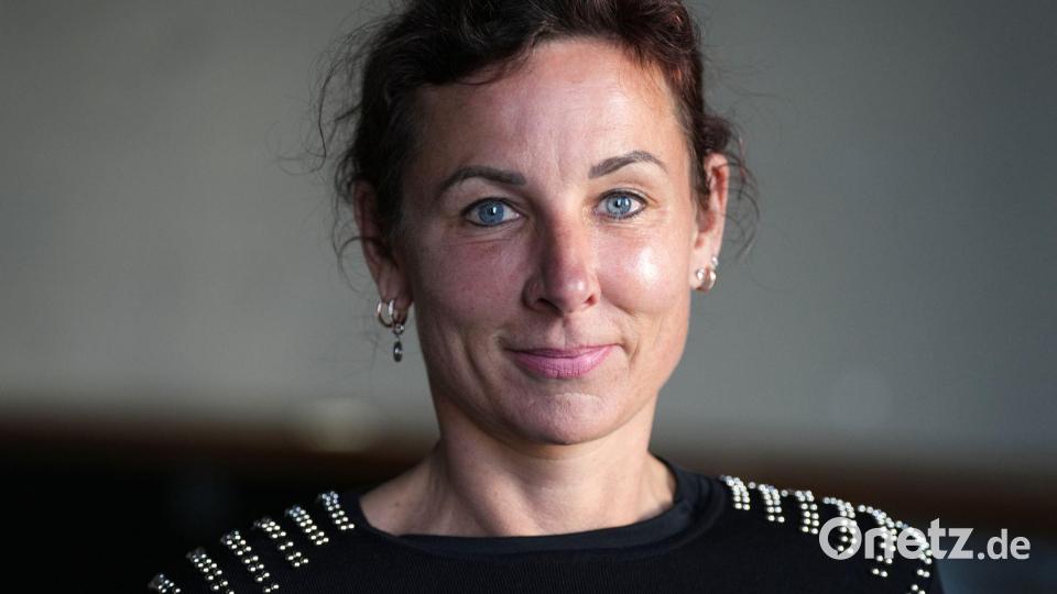 Zeh (51, „Unterleuten“) wird mit einem Platin-Award für mehr als sechs Millionen Verkäufe geehrt. (Archivbild) Bild: Soeren Stache/dpa
