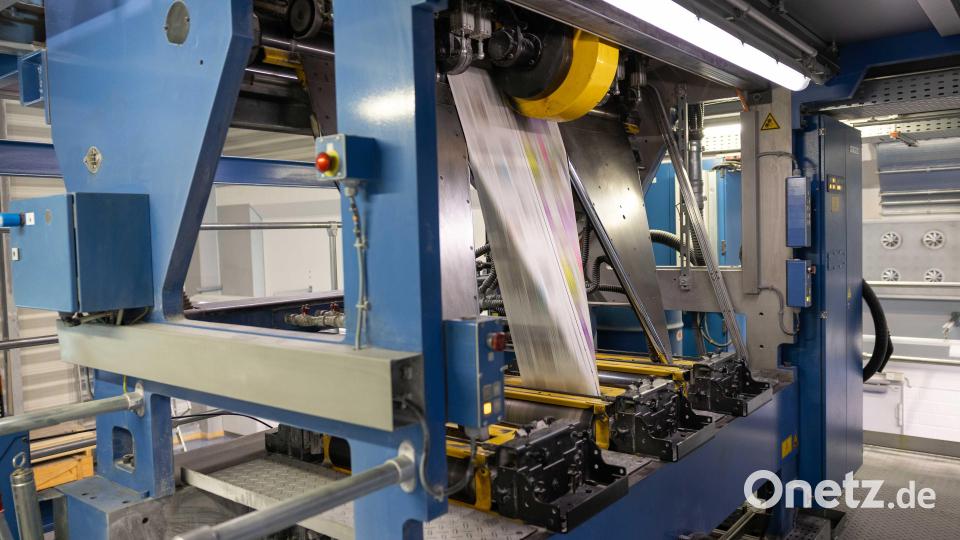 Das neue Druckzentrum in Weiden-West nimmt im Beisein von Ministerpräsident Horst Seehofer 2011 seinen Betrieb auf. Die Druckmaschine gilt als die modernste ihrer Art in Europa. Insgesamt hat der Verlag in diesen neuen Standort 25 Millionen Euro investiert. Bild: Sara Neidhardt