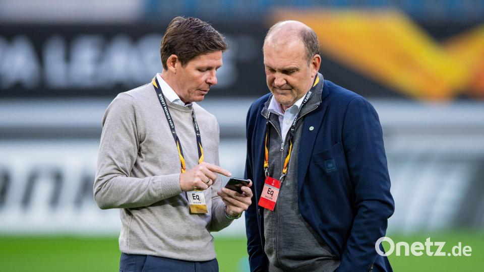Nicht immer einer Meinung: Oliver Glasner (l) und Wolfsburgs damaliger Sportchef Jörg Schmadtke. (Archivbild) Bild: Guido Kirchner/dpa