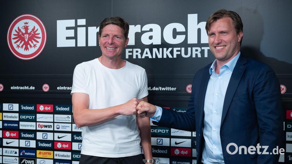 Nur für zwei Jahre ein Team: Oliver Glasner (l) und Eintracht-Manager Markus Krösche. (Archivbild) Bild: Sebastian Gollnow/dpa