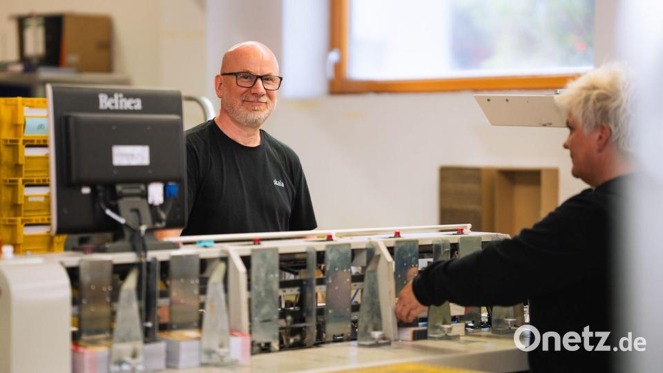 Eine zentrale Lettershop-Dienstleistung ist das Kuvertieren oder Verpacken des personalisierten Mailings. Bild: Sebastian Scherm/Kompane