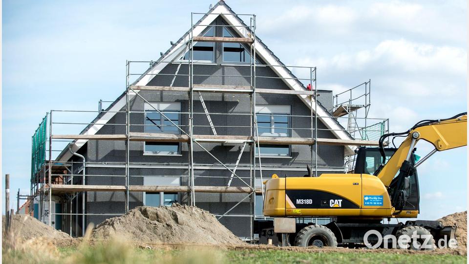 Planen und Bauen in Kommunen soll schneller und einfacher werden. (Archivbild) Bild: Hauke-Christian Dittrich/dpa/dpa-tmn