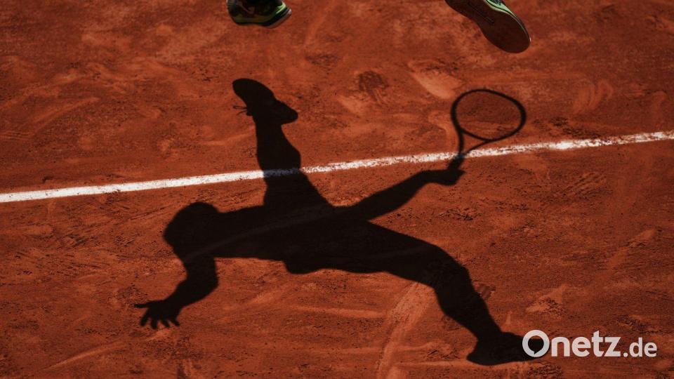 French Open: Carabellis Schattenwurf beim Duell mit Rublev Bild: Aurelien Morissard/AP/dpa