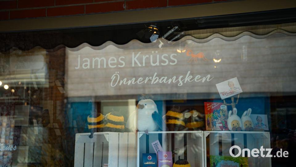 Auch der Kinderbuchladen hat zum Geburtstag länger auf. Bild: Jonas Walzberg/dpa