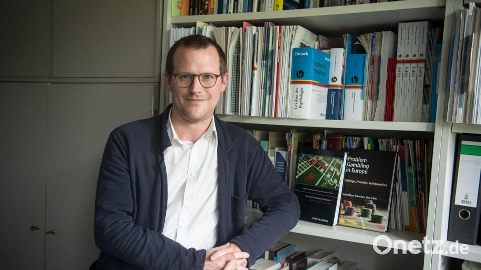 Tobias Hayer ist Glücksspielforscher an der Universität Bremen. (Archivbild) Bild: Sina Schuldt/dpa