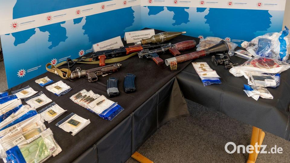 In der Wohnung von Daniela Klette fanden Ermittler Waffen, Munition und Geld. (Archivbild) Bild: -/LKA Niedersachsen/dpa