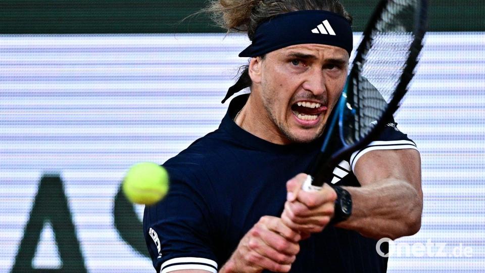Volle Konzentration: Alexander Zverev. Bild: Julien De Rosa/AFP/dpa