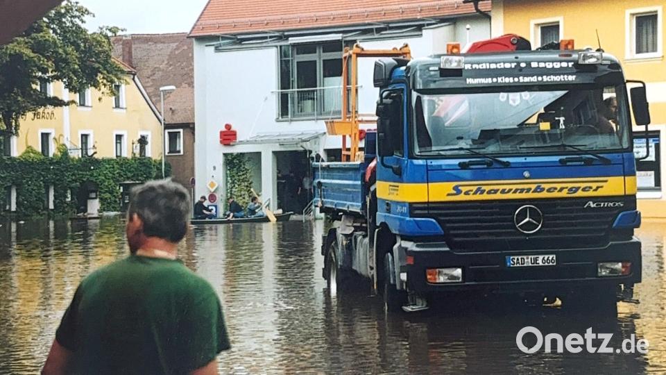 Einsatz auch bei Extremwetterlagen: Der Transportbetrieb Schaumberger & Stöckl war das Vorgängerunternehmen der heutigen "Schwandorfer Transport & Erdbau GmbH". Bild: Josef Beer