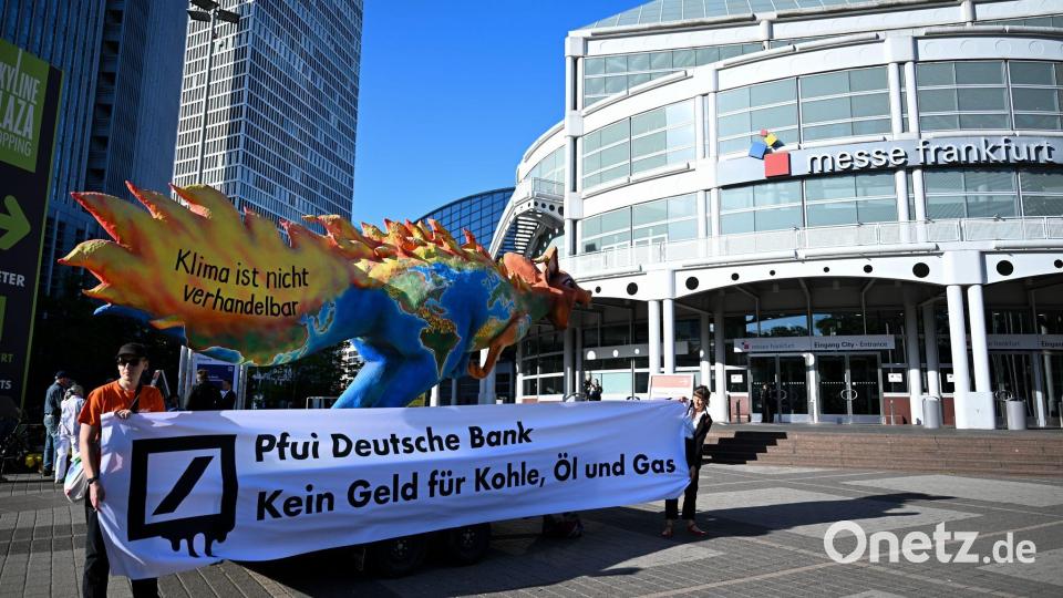 Die Hauptversammlung der Deutschen Bank in Frankfurt wurde von Protesten begleitet. Bild: Florian Wiegand/dpa