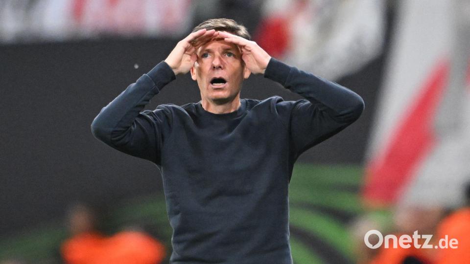 Großchance vergeben: Palace-Trainer Oliver Glasner kann es nicht fassen. Bild: Robert Michael/dpa