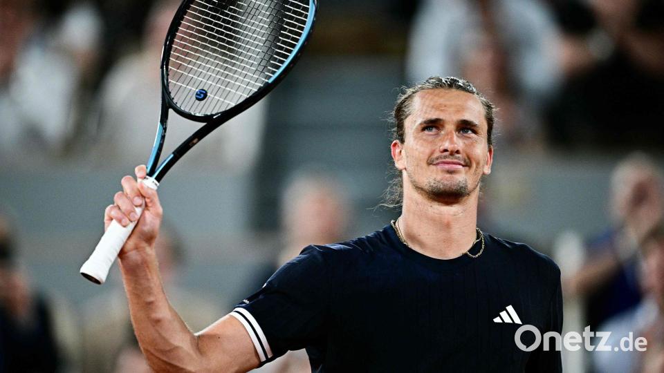 Jubelt über den Drittrunden-Einzug bei den French Open: Alexander Zverev. Bild: Julien De Rosa/AFP/dpa