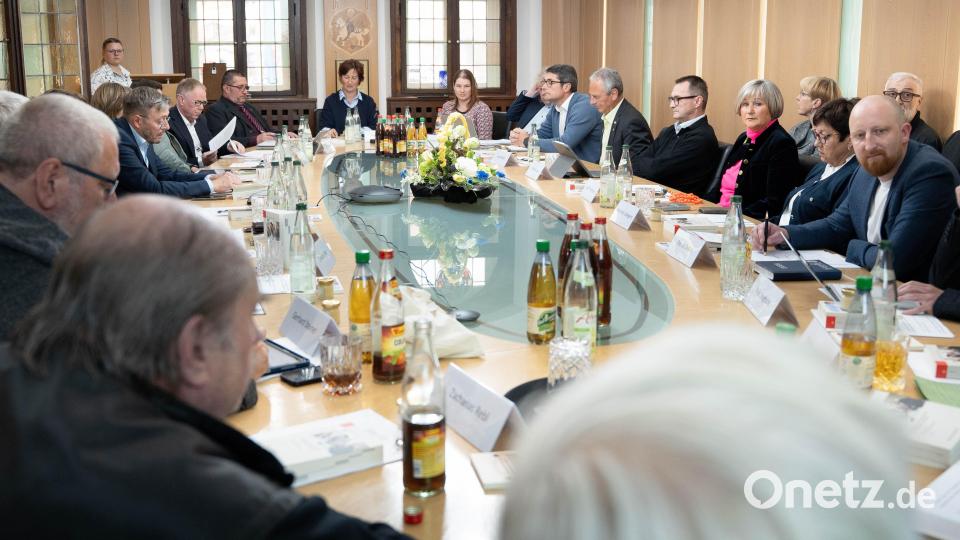 Der neu gewählte Stadtrat von Neustadt/WN trat erstmals zusammen. Bild: Gabi Schönberger