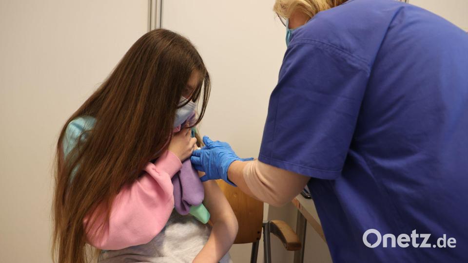 In den ersten Jahren nach der Ankunft sind die Hürden für Flüchtlinge im Gesundheitswesen laut einer Studie besonders hoch. (Symbolbild) Bild: Bodo Schackow/dpa-Zentralbild/dpa