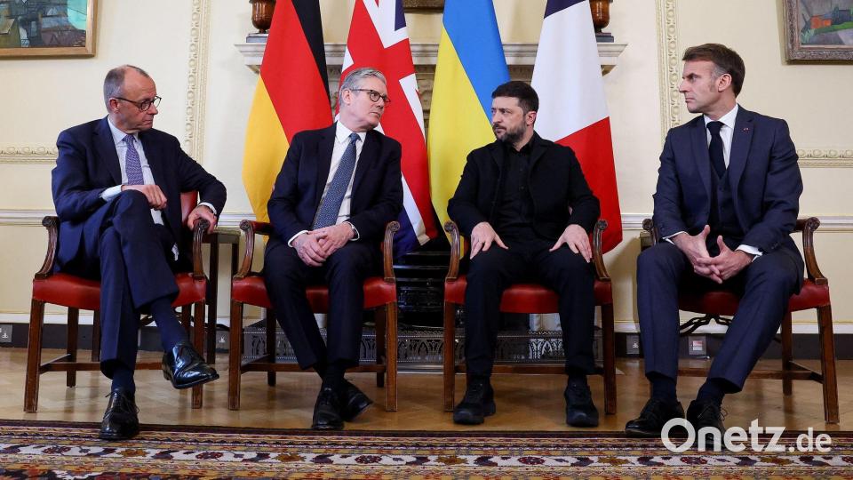 In dieser Runde werden oft wichtige Strategiefragen in der Ukraine-Politik besprochen: Bundeskanzler Merz (l-r), der britische Premier Starmer, der ukrainische Präsident Selenskyj und der französische Präsident Macron. (Archivbild) Bild: Toby Melville/Pool Reuters/AP/dpa