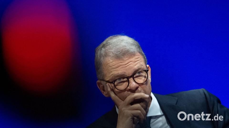 Vorstandschef Christian Sewing will die Rendite nach oben treiben - auch dank KI. Bild: Florian Wiegand/dpa