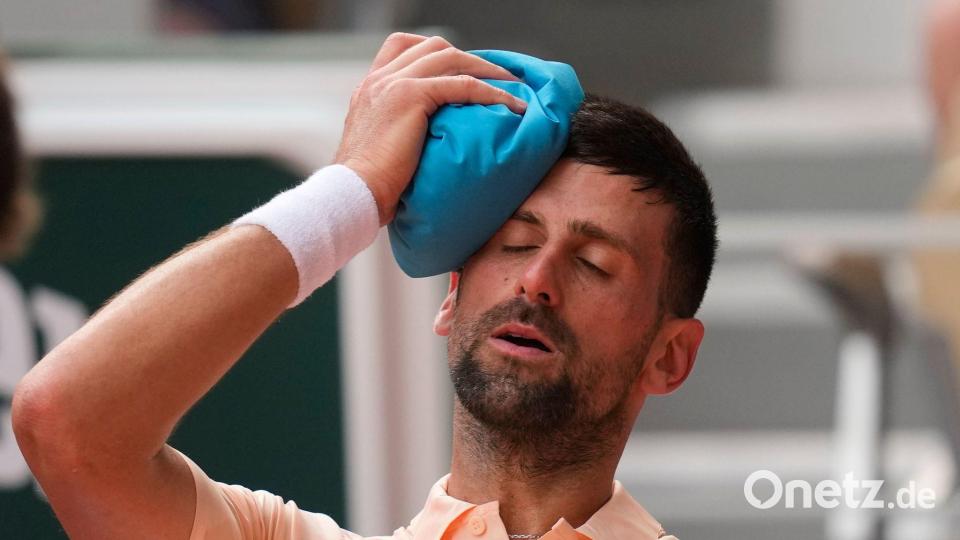 Djokovic hat mit der Hitze zu kämpfen. Bild: Christophe Ena/AP/dpa